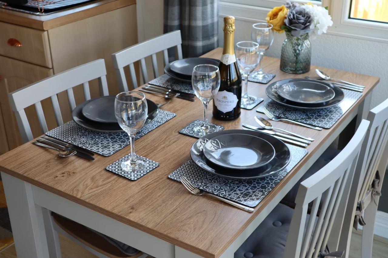 Chalet Heddfan, Luxury 3 Bedroom Timber Lodge, Now With Wifi, Caer Beris Park, Builth Wells, Sorry No Tradesmen Or Contractors Allowed Builth Wells