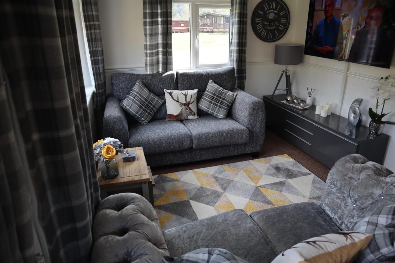 Heddfan, Luxury 3 Bedroom Timber Lodge, Now With Wifi, Caer Beris Park, Builth Wells, Sorry No Tradesmen Or Contractors Allowed * Builth Wells