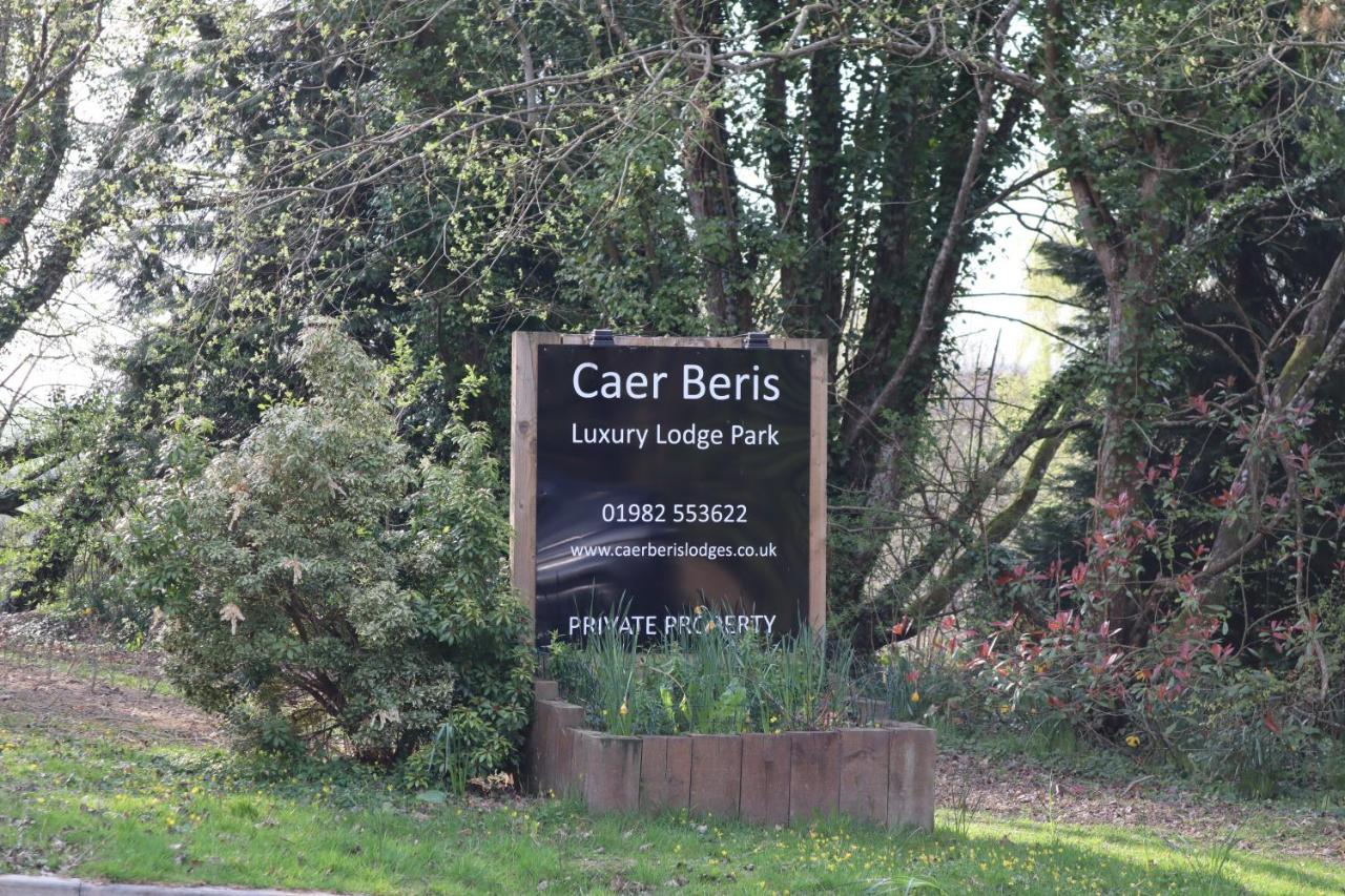 Chalet Heddfan, Luxury 3 Bedroom Timber Lodge, Now With Wifi, Caer Beris Park, Builth Wells, Sorry No Tradesmen Or Contractors Allowed Builth Wells