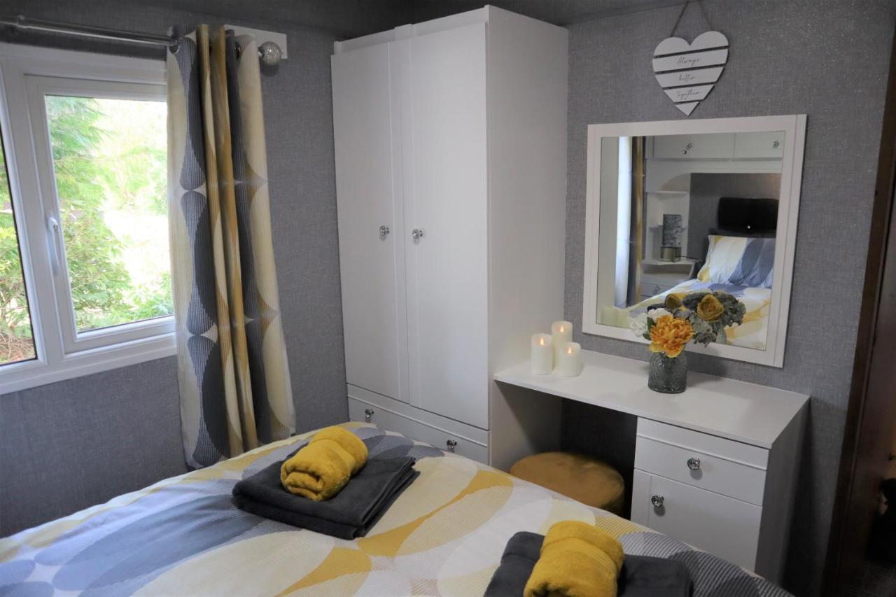 Heddfan, Luxury 3 Bedroom Timber Lodge, Now With Wifi, Caer Beris Park, Builth Wells, Sorry No Tradesmen Or Contractors Allowed *