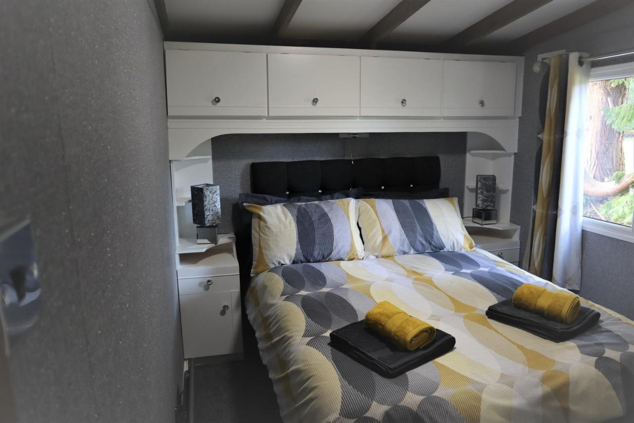 Heddfan, Luxury 3 Bedroom Timber Lodge, Now With Wifi, Caer Beris Park, Builth Wells, Sorry No Tradesmen Or Contractors Allowed * Builth Wells